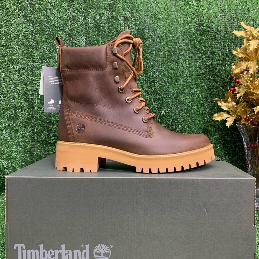 TIMBERLAND WOMEN'S COURMAYEUR VALLEY  6-INCH WP BOOT. - Picture 2 of 5